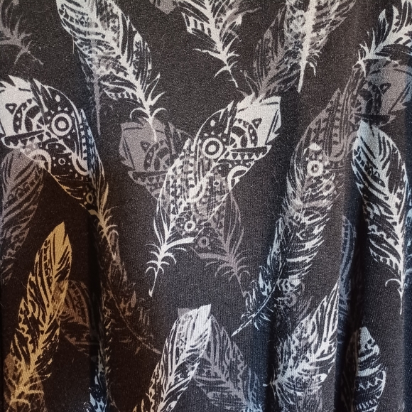 Lularoe Sarah feather print, gently used - Picture 4 of 4